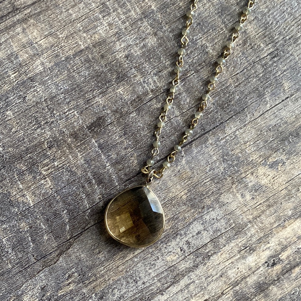 Express long necklace